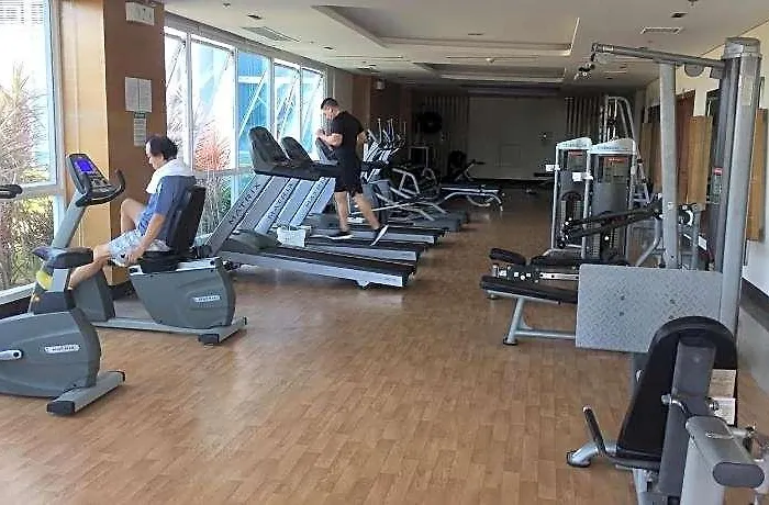 Mactan Newtown Отель Себу
