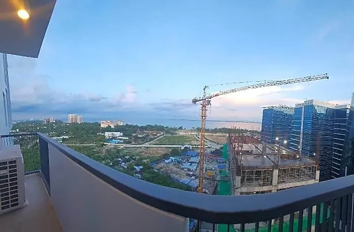 Mactan Newtown Отель Себу